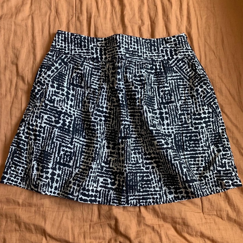 Forever21 Black/Cream Tribal Pattern Skirt (Size Medium)